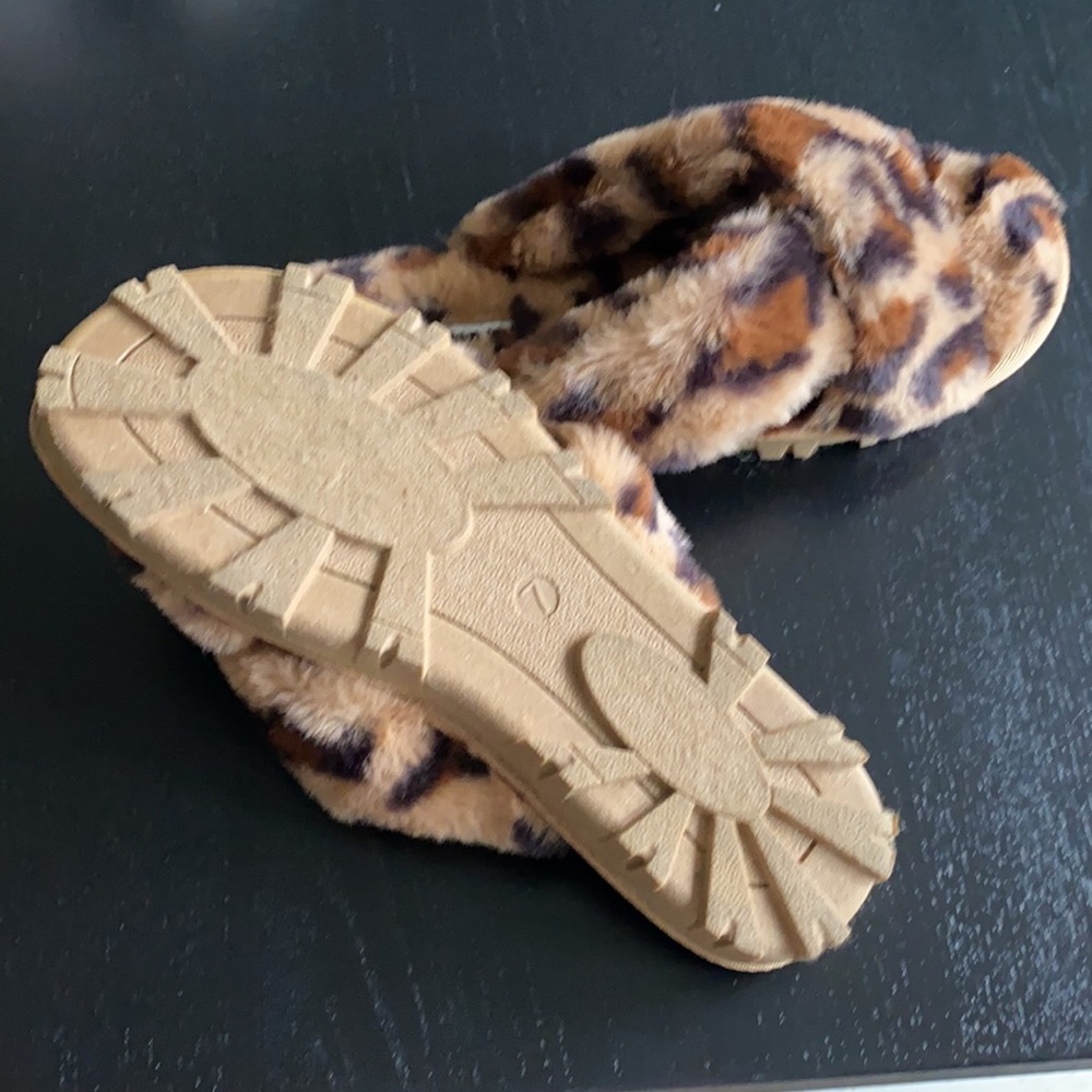 Leopard Slippers - Picture 2 of 3